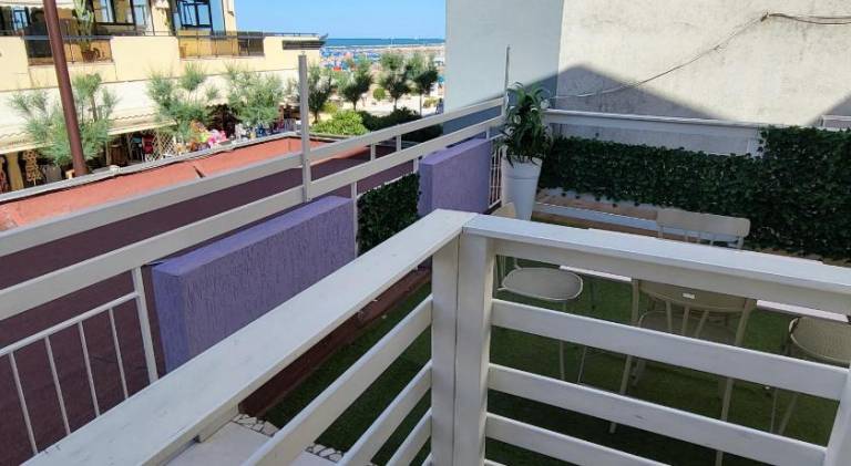 Beautiful serviced apartment with patio | Next to the beach | Pets allowed — photo 5