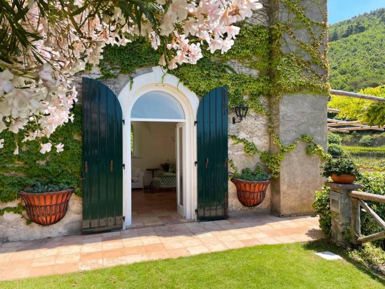 Villa Charlene exclusive property with pool heated and jacuzzi — photo 4