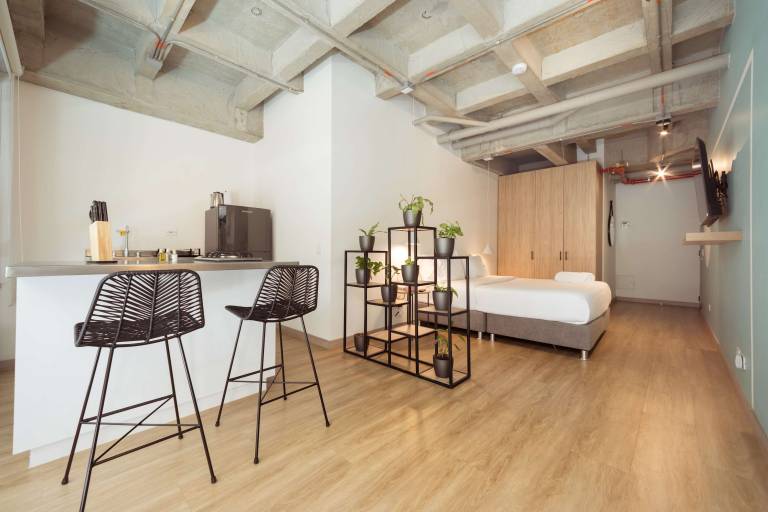 w Elegant Loft w Private Balcony in Laureles