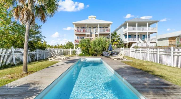 House with pool in Gulf Shores, AL