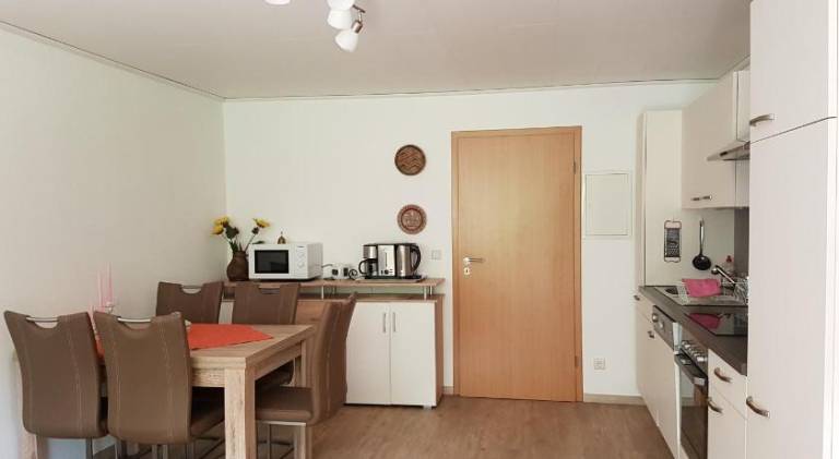 Holiday apartment with barbeque, patio & garden — photo 2