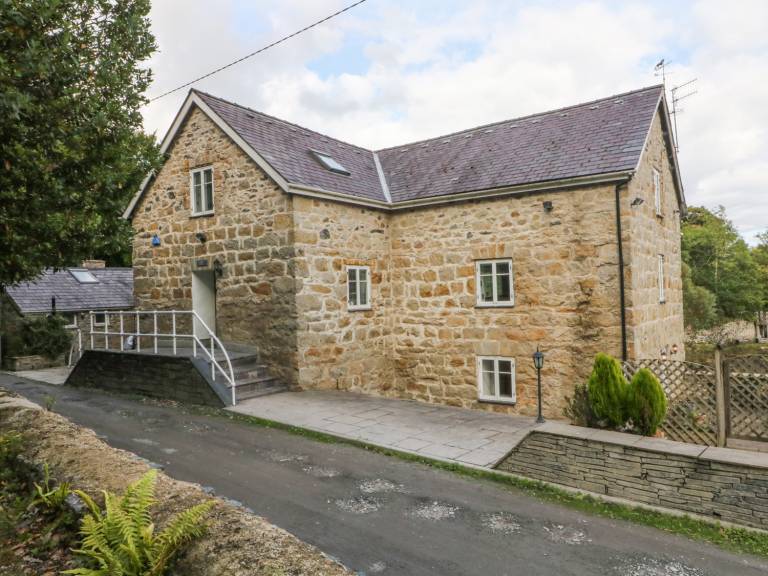 Cottage Menai Bridge