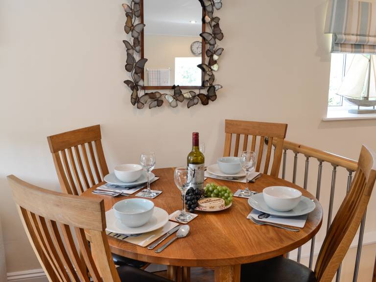 Cottage with garden, hot tub & grill | Water view — photo 5