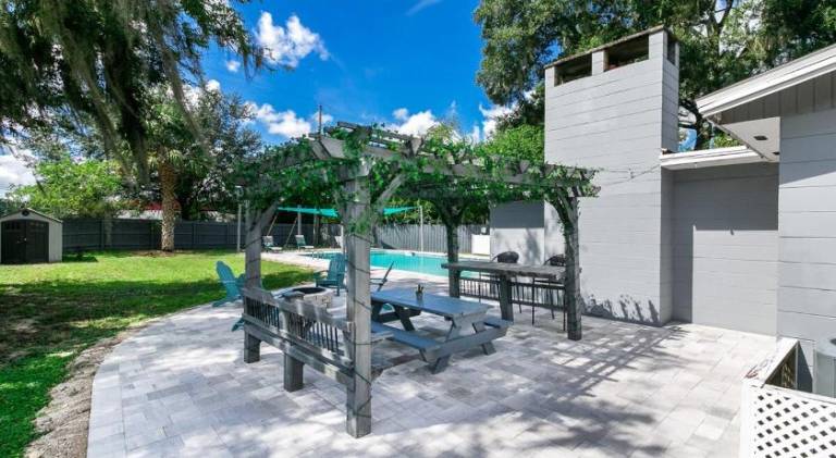 Vacation home with pool — photo 5