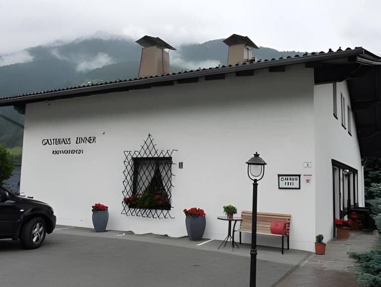 Apartment with yard & patio in Fulpmes