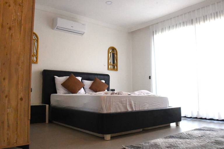 Family-friendly charming rental apartment with private pool & BBQ | Pets allowed — photo 5