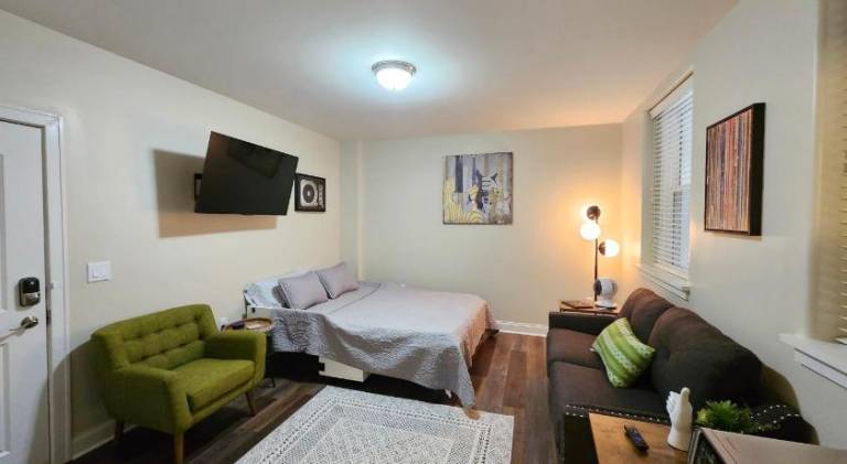 Rental apartment with 1 room for 2 persons in Champaign, IL