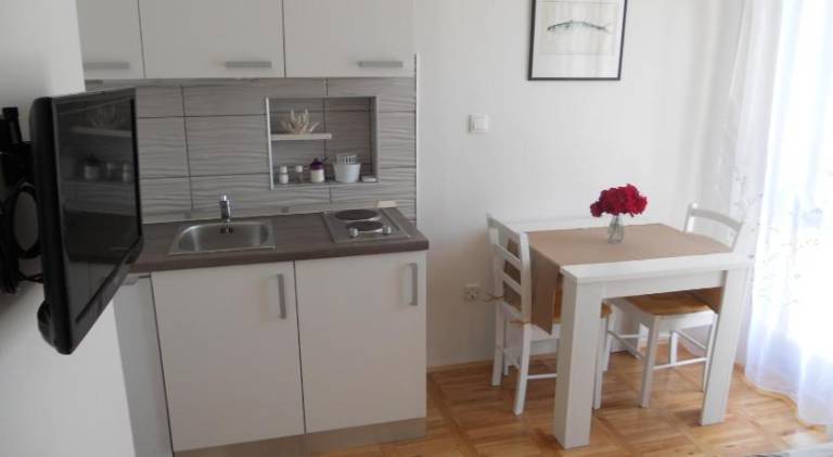 Apartment with grill, garden & terrace — photo 3