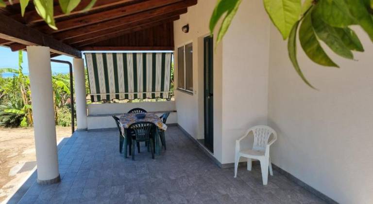 Villa with BBQ, terrace & yard | Pet-friendly — photo 3
