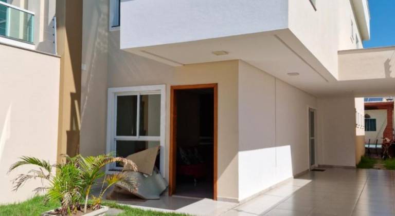 Vacation home with pool — photo 4