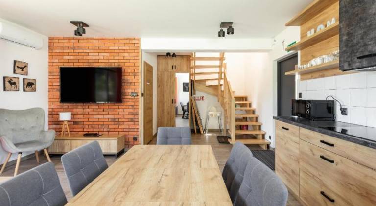 Chalet with patio, yard & barbecue — photo 2