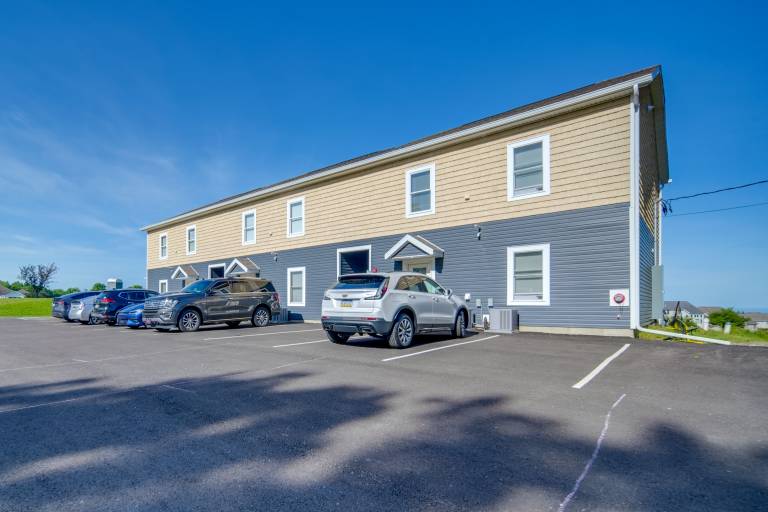 Golf Course View: Centrally Located Condo in Erie — photo 3