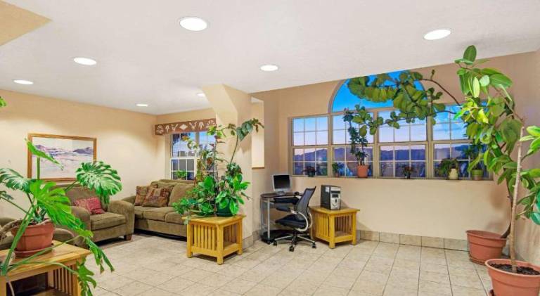Microtel Inn & Suites by Wyndham Albuquerque West — photo 4