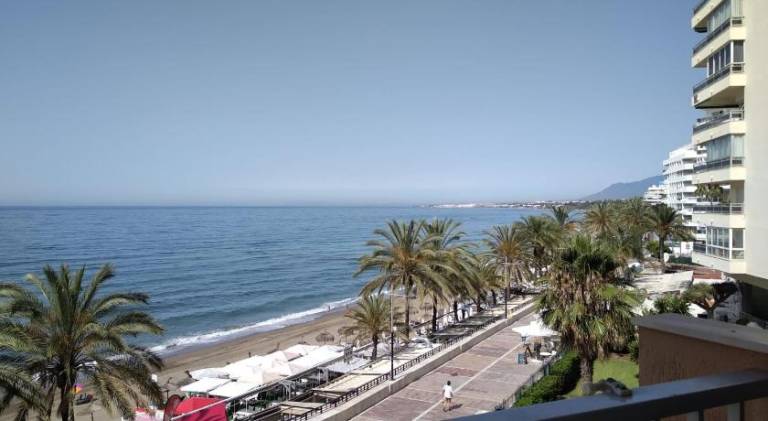 Apartment with private pool, yard & patio in Marbella