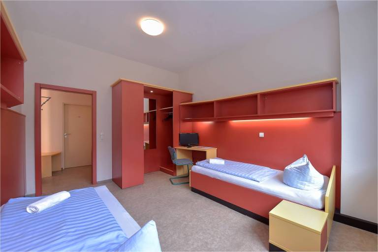 Zwei Vierbettzimmer mit Du WC