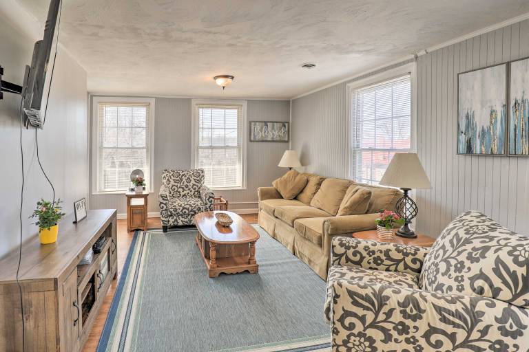 Downtown Canandaigua Apt 1 Mi to Lake & Pier