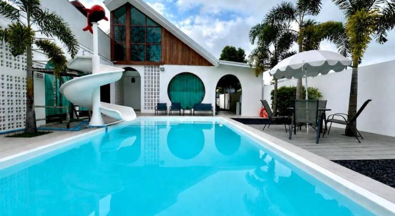 250 m&sup2; Villa