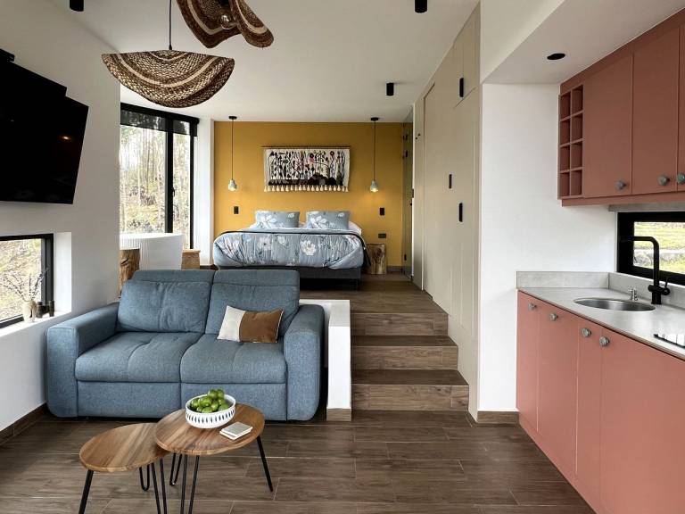 Luxurious Romantic Tiny House with Private Deck, Tub and Views in Ecuador — photo 4