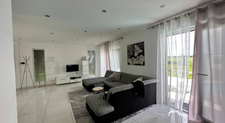 House with pool & jacuzzi — photo 2