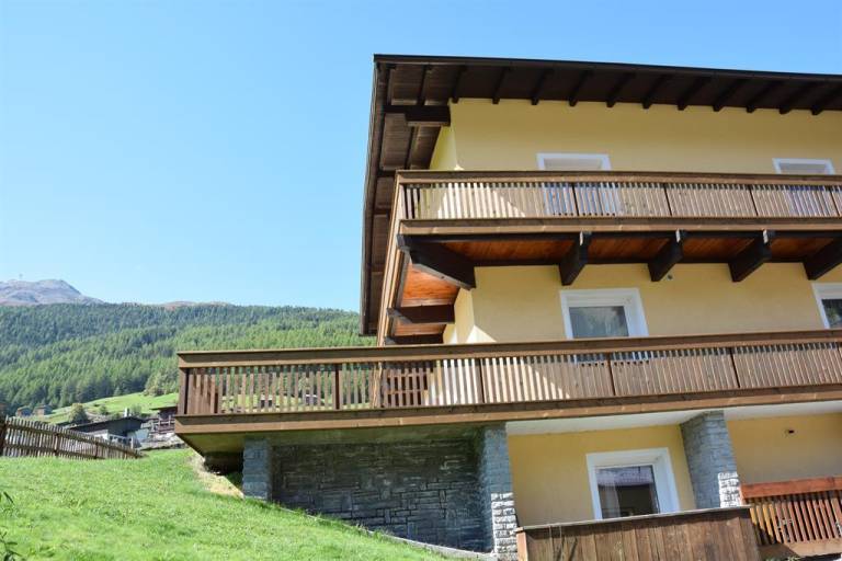 Holiday apartment with patio & yard — photo 5