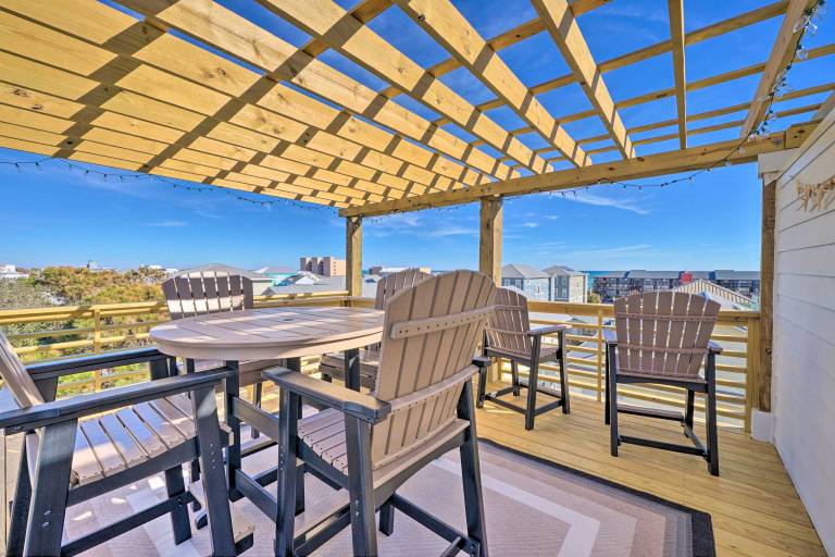 Modern Home w/ Rooftop Deck, Walk to Beach! — photo 2