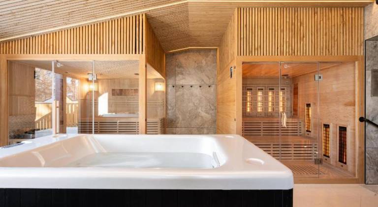 Apartment with sauna, hot tub & patio — photo 2