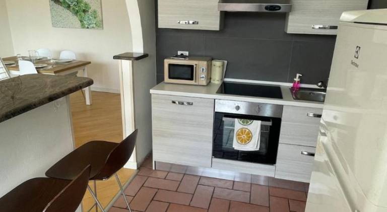 Rental apartment with patio — photo 4