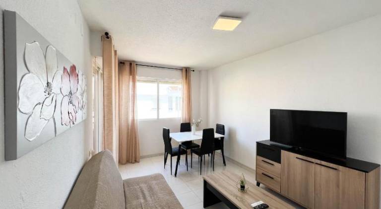 Apartment with patio — photo 2