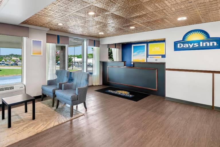 Days Inn by Wyndham Seneca — photo 5