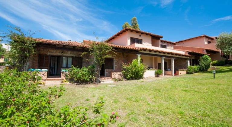 Serviced apartment with garden in San Teodoro