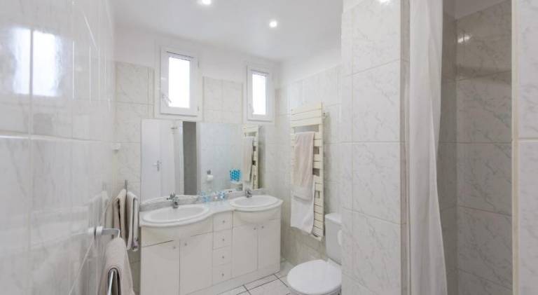 Serviced apartment for 127 persons in Meudon