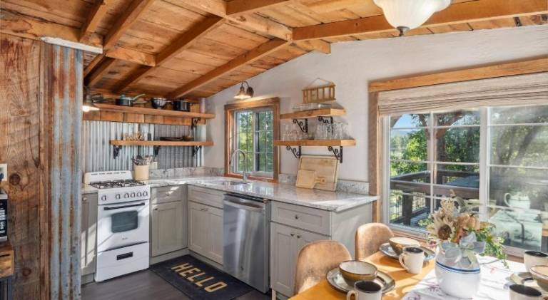 House with jacuzzi | Pets are welcome — photo 4