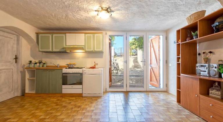 House with patio, barbeque & garden | Beach nearby | Dogs allowed — photo 3