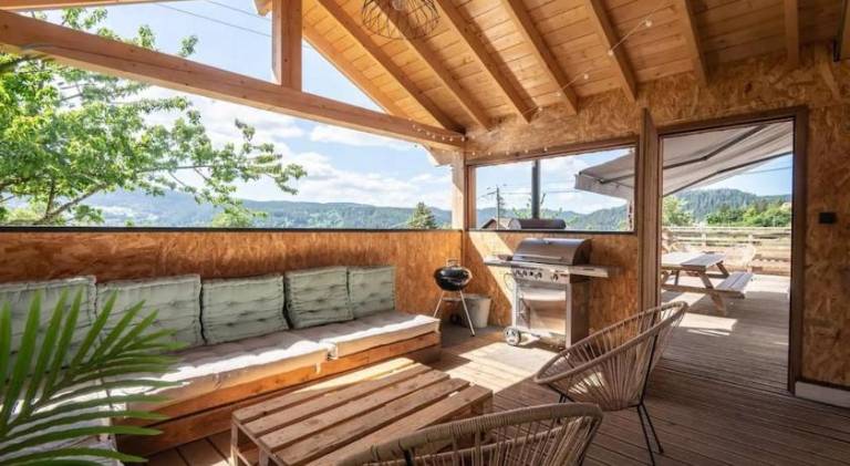 Vacation home with hot tub — photo 3