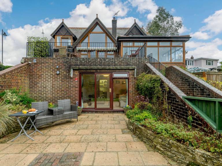 Cottage  Linwood