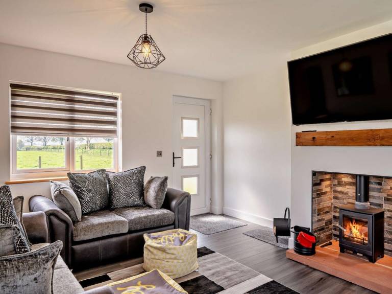Fully equipped vacation home with barbeque, hot tub & garden | Pet-friendly — photo 3