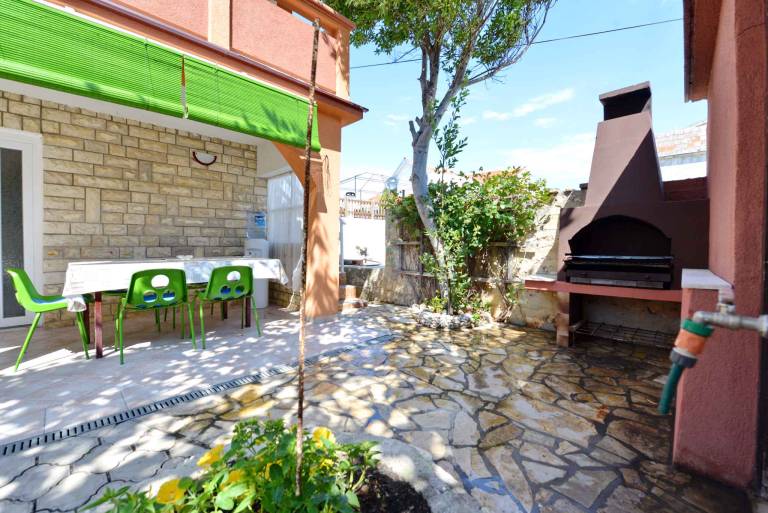 Apartment with terrace & garden — photo 5