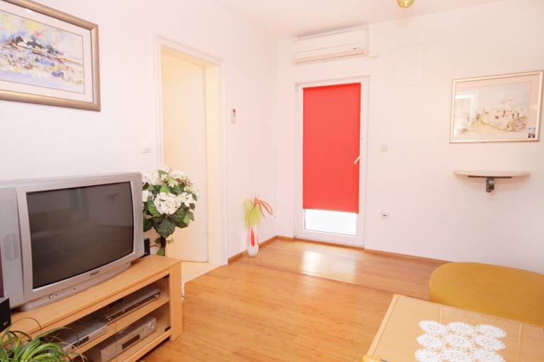 Four-bedroom house with terrace and sea view Postira, Brač (K-5661) — photo 5