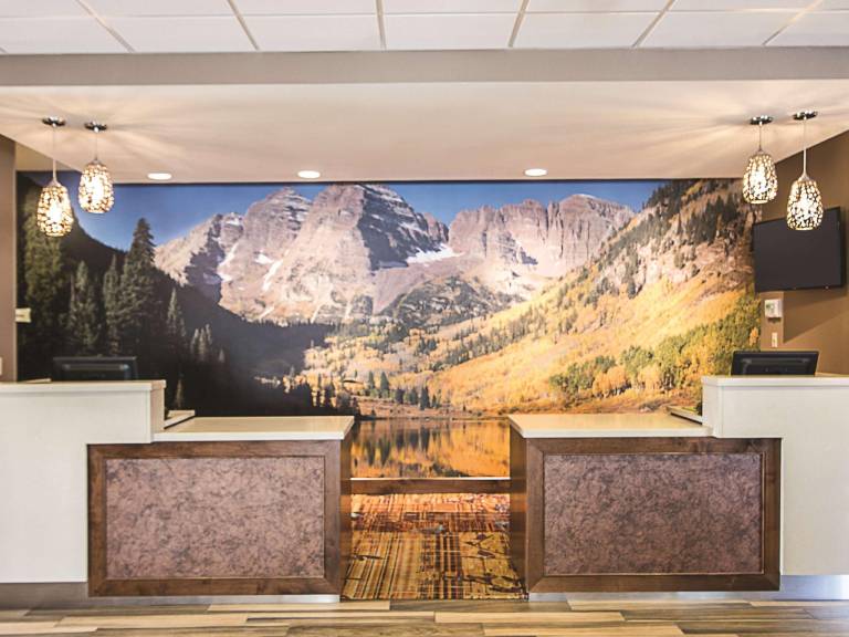 La Quinta Inn & Suites by Wyndham Durango — photo 3