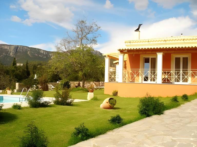 Fully equipped villa with hot tub, patio & grill | Perfect for remote work | Pets are welcome — photo 4