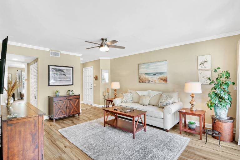 2381 Lighthouse Tennis: Pet Friendly 1 Bedroom, Free Bikes, Pool, Tennis — photo 4