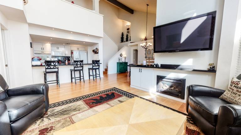 Snowcreek V 840 Spacious with Mountain Views, Gas Grill, Washer Dryer and More — photo 4