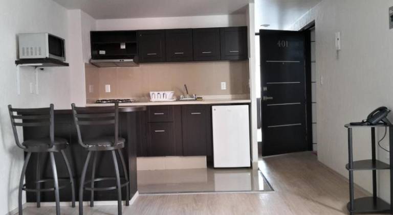 Serviced apartment with patio — photo 3
