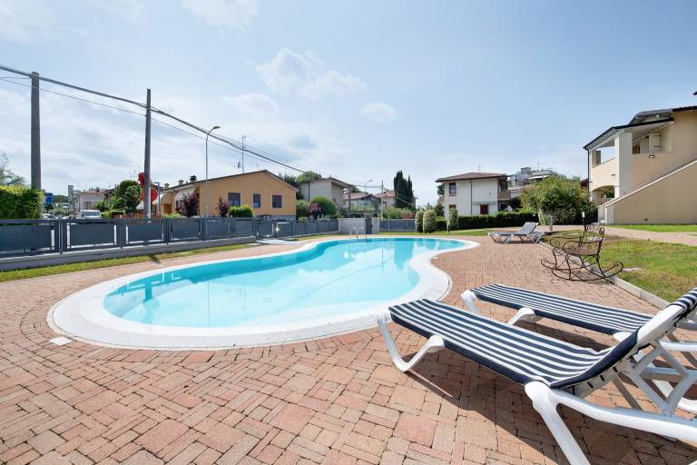 Holiday Apartment 'Katy Lake Salvia' with Shared Pool, Private Terrace & Wi-Fi — photo 2