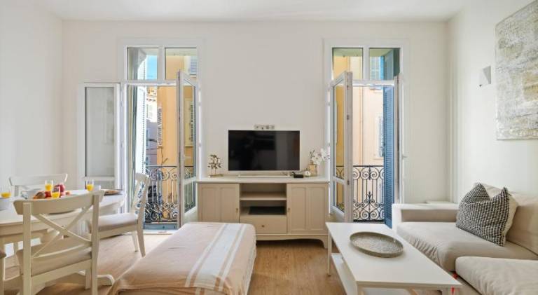 Apartment with 1 room for 4 persons in Cannes