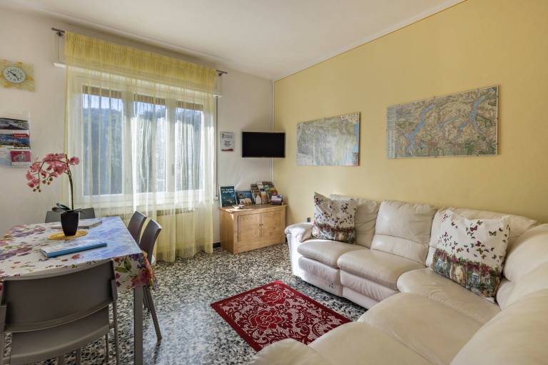 Casa Vacanza Elena: Family Paradise with Garden, Private Parking, Pet-Friendly, Val Grande View in Baveno