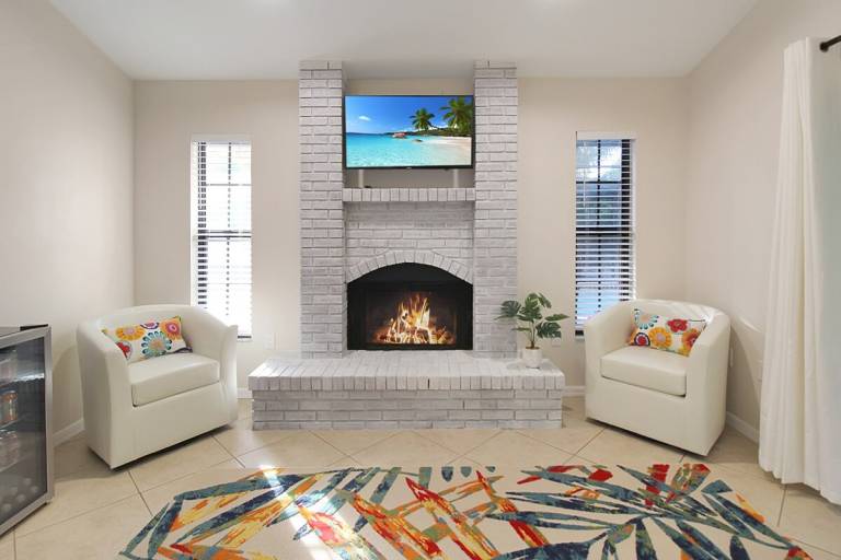 Vacation home with private pool & yard — photo 2