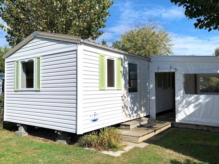 Mobile home with patio & heated pool — photo 4