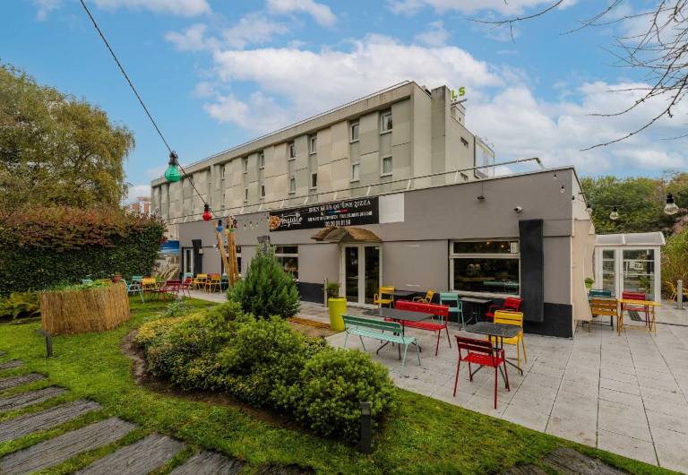 B&B HOTEL Lille Villeneuve d'Ascq Hôtel de Ville in Lesquin