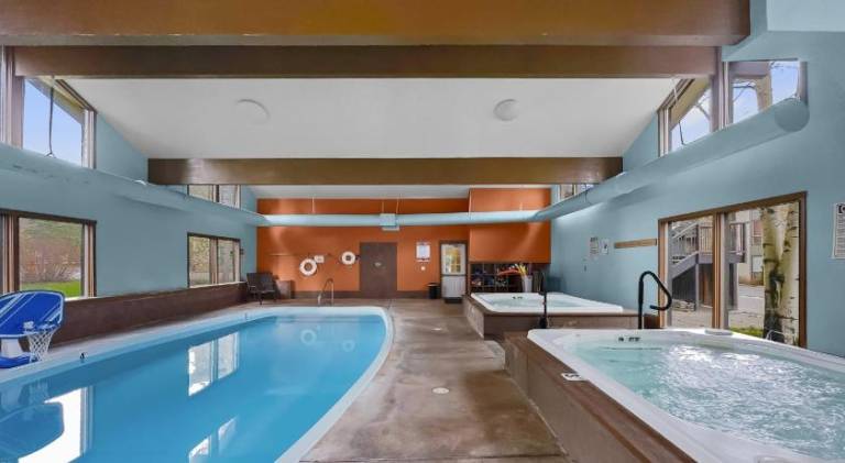 Rental apartment with hot tub & pool | Perfect for remote work — photo 2